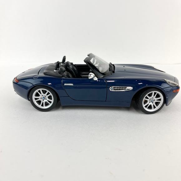 Maisto BMW Z8 Convertible 1:18 Die Cast Model - Picture 3 of 8
